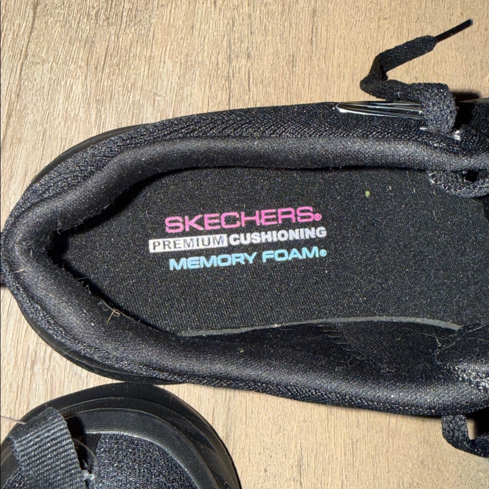 Size 8.5 Skechers Premium Memory Cushioning Memory Foam Sneakers - Picture 7 of 7